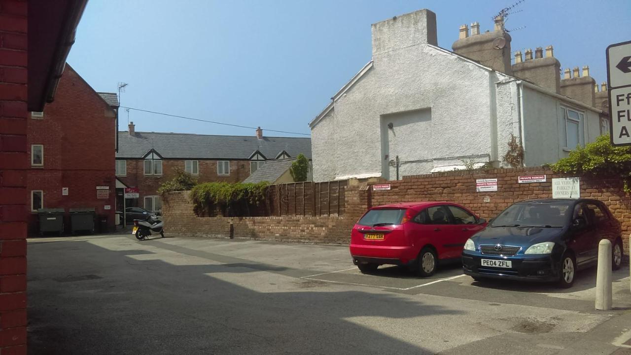 Vale View Apartment, Prestatyn, North Wales - A Stylish, Dog-Friendly Holiday Let Just A 5 Min Walk To Beach & Town! Buitenkant foto