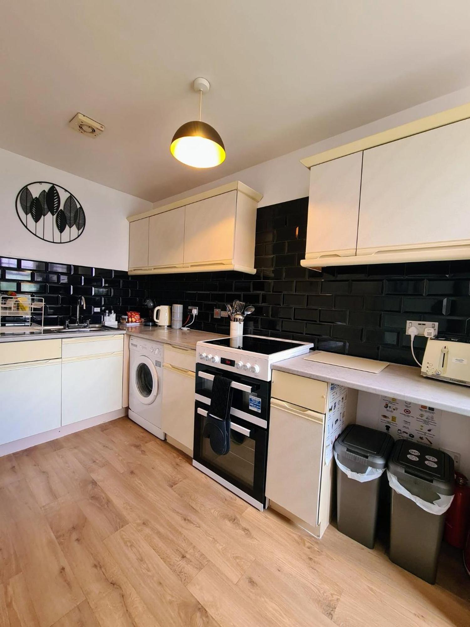 Vale View Apartment, Prestatyn, North Wales - A Stylish, Dog-Friendly Holiday Let Just A 5 Min Walk To Beach & Town! Buitenkant foto