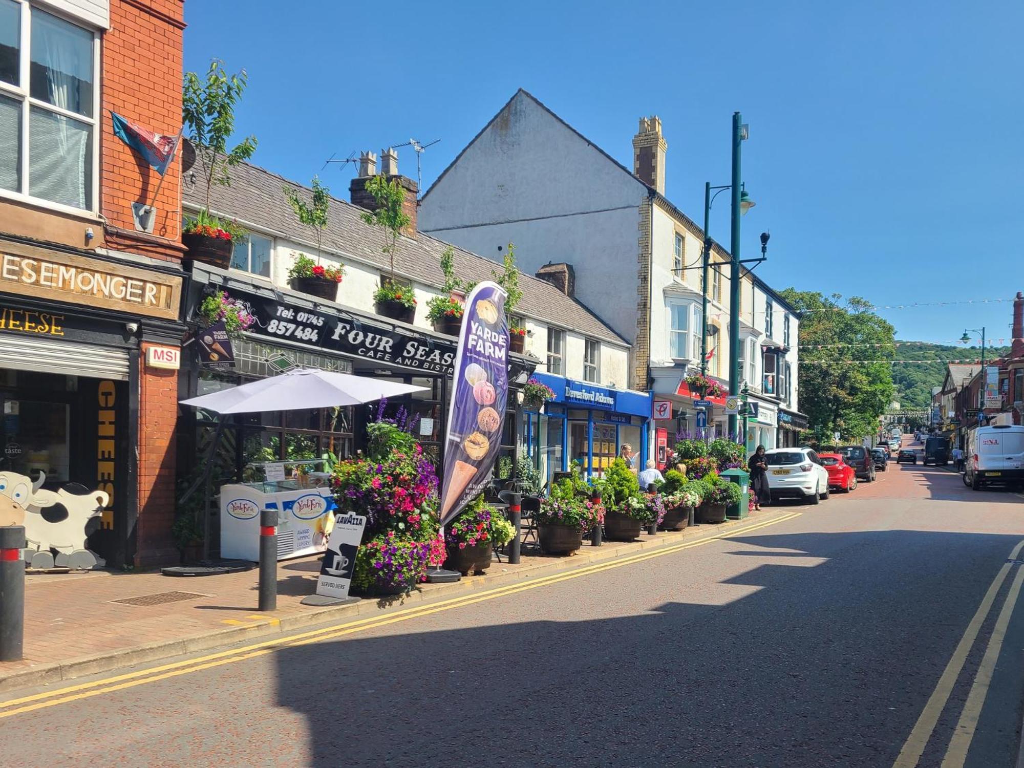 Vale View Apartment, Prestatyn, North Wales - A Stylish, Dog-Friendly Holiday Let Just A 5 Min Walk To Beach & Town! Buitenkant foto